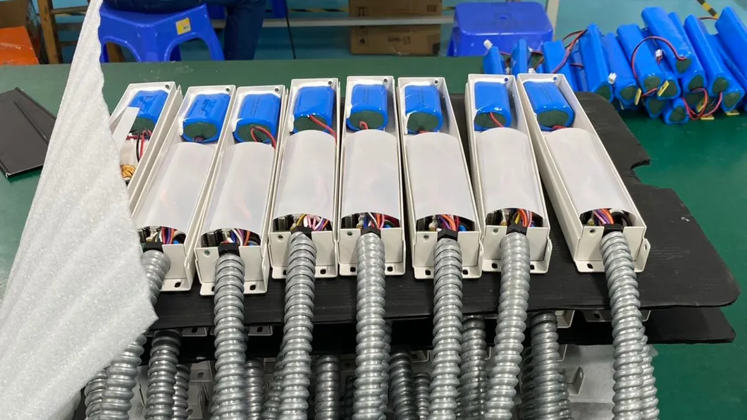 Ballast de secours LED avec autonomie de 3 heures, compatible avec les downlights, les luminaires tri-preuve et les high bays 16