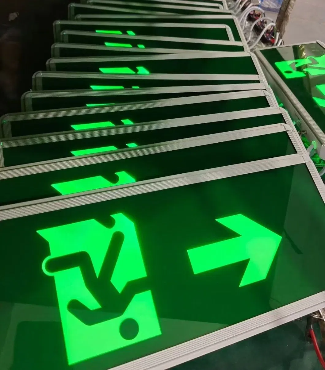 Lumière de panique d'urgence de sortie de secours à LED IP66 pour hôtel, vert, centre commercial, gare, école, supermarché 10